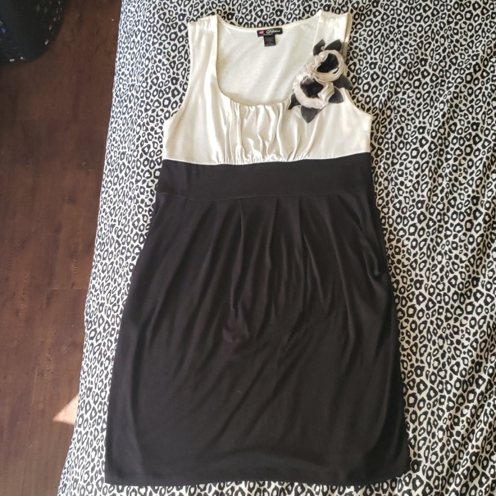 🦇Black and cream dress w/ POCKETS size L